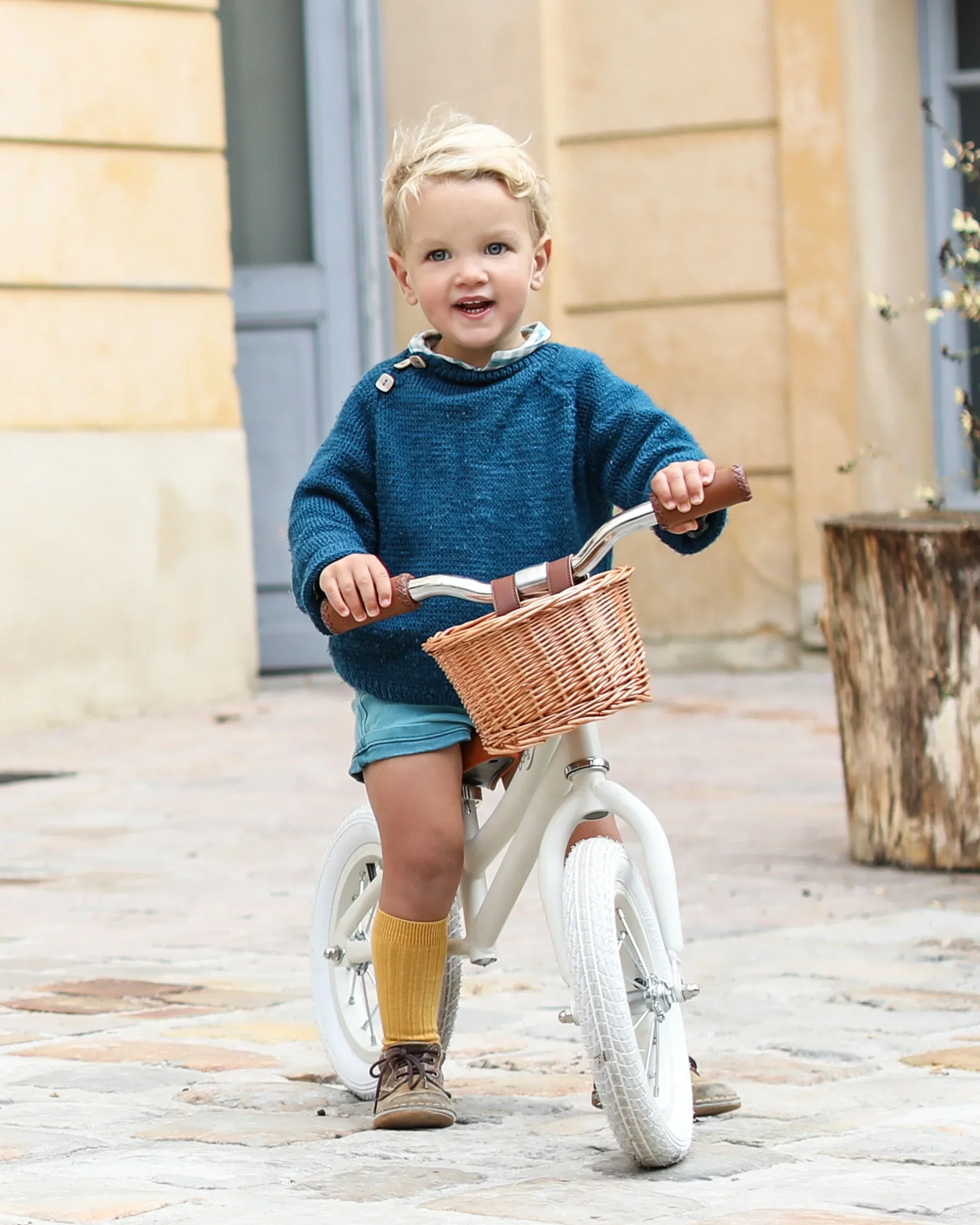 Bicycle BALANCE BIKE Ivory White + Helmet - Image 6